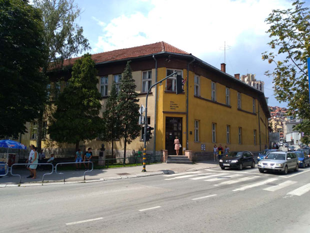 Ко се стиди Наранџића?